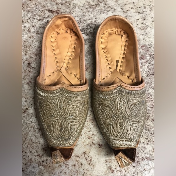 Vtg India Pakistan Child Punjab Silver Embroidered Jutti Curled Toe Leather Shoe